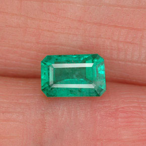 Émeraude vert naturelle taille émeraude, 0,68 ct, SI-I1