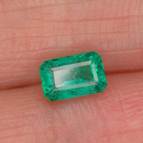 Émeraude vert naturelle taille émeraude, 0,68 ct, SI-I1