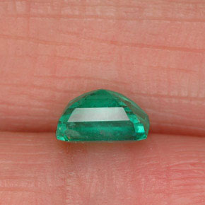Émeraude vert naturelle taille émeraude, 0,68 ct, SI-I1