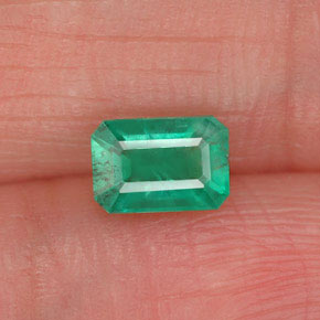Émeraude vert naturelle taille émeraude, 0,60 ct, SI-I1