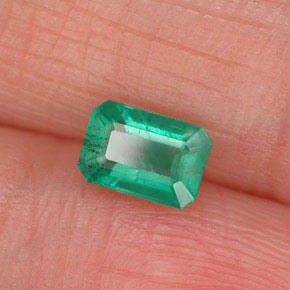 Émeraude vert naturelle taille émeraude, 0,60 ct, SI-I1