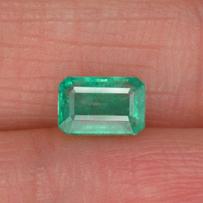 Émeraude vert naturelle taille émeraude, 0,72 ct, SI-I1