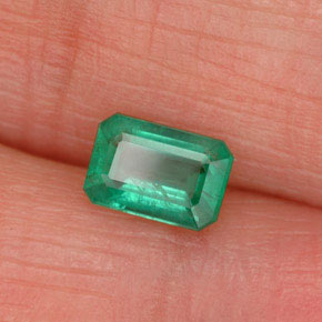 Émeraude vert naturelle taille émeraude, 0,52 ct, SI-I1
