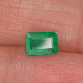 Émeraude vert naturelle taille émeraude, 0,53 ct, SI-I1