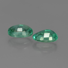 Achetez naturel ct Vert Émeraude gems, Coupe ovale, En provenance Zambie chez GemSelect. En stock, livraison internationale!