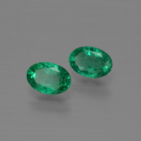 Achetez naturel ct vert émeraude gems, coupe ovale, en provenance zambie chez gemselect. en stock, livraison internationale!