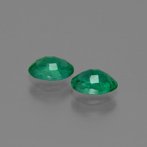 Achetez naturel ct vert émeraude gems, coupe ovale, en provenance zambie chez gemselect. en stock, livraison internationale!