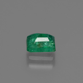 Émeraude Vert naturelle Taille émeraude, 0.59 ct, SI