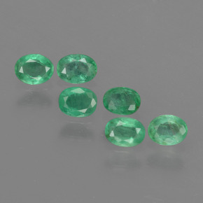 Achetez naturel ct Vert Émeraude gems, Coupe ovale, En provenance Colombie chez GemSelect. En stock, livraison internationale!
