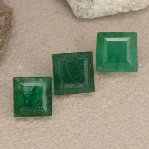Achetez naturel 1.04ct Vert moyen Émeraude gems, Carré, En provenance Colombie chez GemSelect. En stock, livraison internationale!