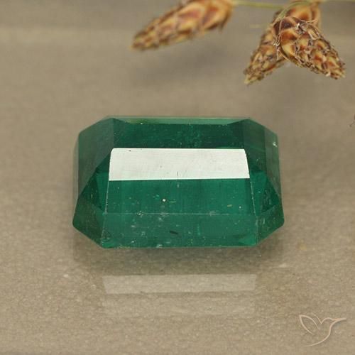 Émeraude Vert Électrique naturelle Octogone / coupe Émeraude, 4.82 ct, VS-SI