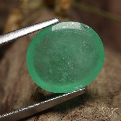 Émeraude Vert clair naturelle ovale, 6.26 ct, Translucide