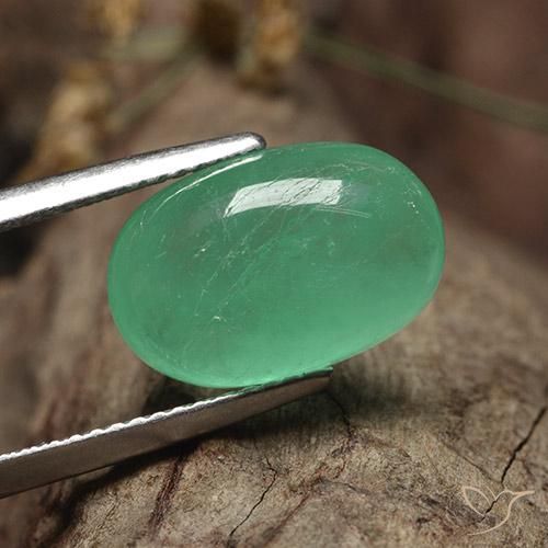 Émeraude Vert clair naturelle ovale, 5.53 ct, Translucide