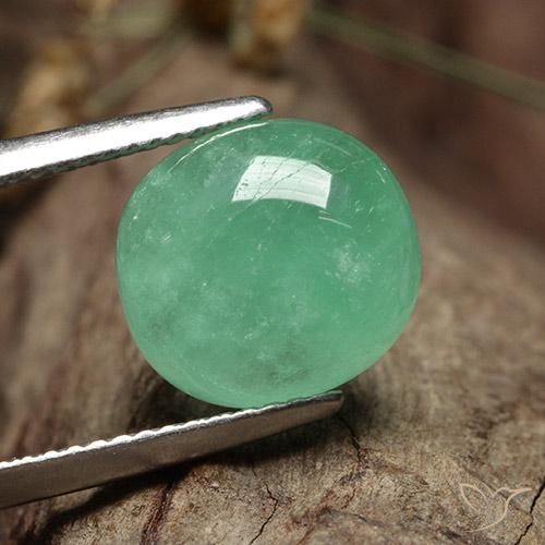 Émeraude Vert clair naturelle ovale, 5.38 ct, Translucide
