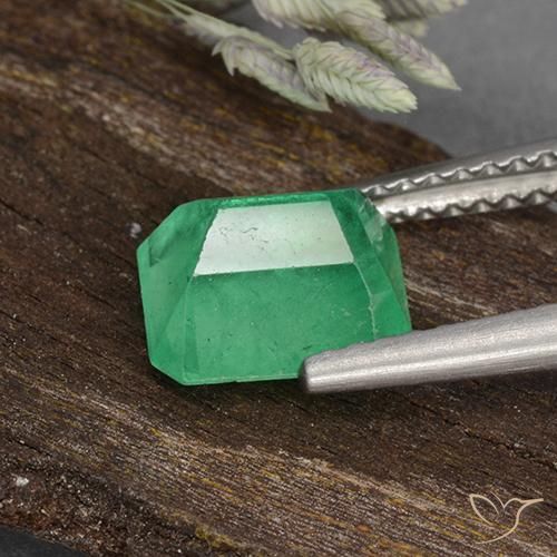 Émeraude Vert clair naturelle Octogone / coupe Émeraude, 1.77 ct, VS-SI
