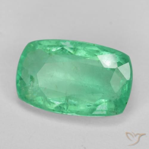 Émeraude Vert clair naturelle Coussin, 2.31 ct, SI-I1