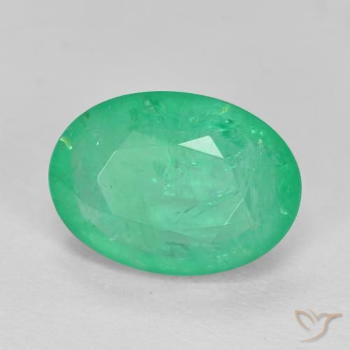Émeraude Vert clair naturelle ovale, 2.67 ct, I1