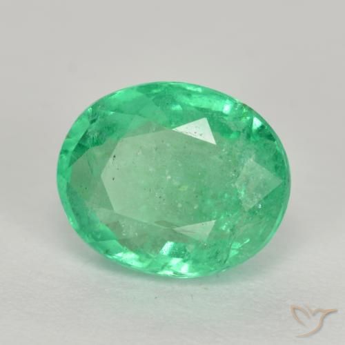 Émeraude Vert clair naturelle ovale, 2.09 ct, I1
