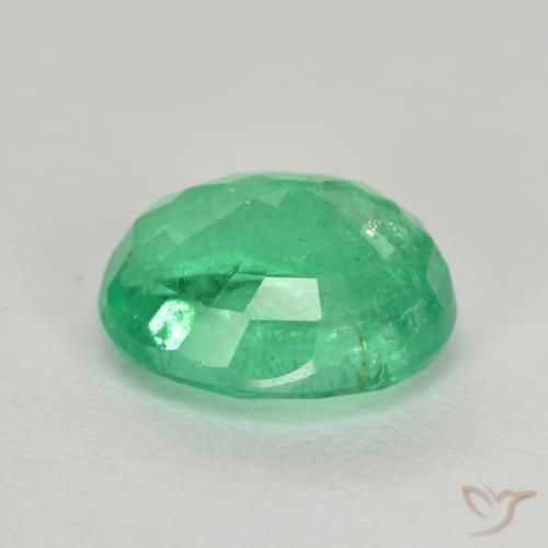 Émeraude Vert clair naturelle ovale, 2.09 ct, I1
