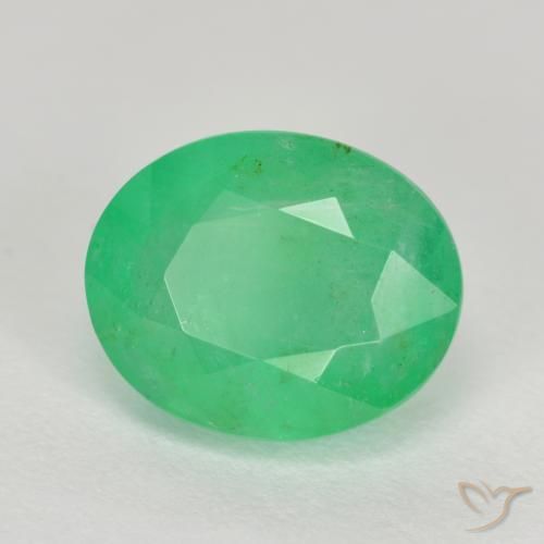 Émeraude Vert jaunâtre naturelle ovale, 2.41 ct, SI-I1