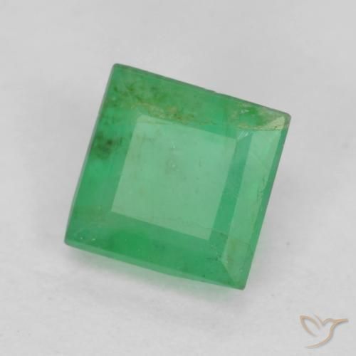 Émeraude Vert jaunâtre naturelle Carré, 0.38 ct, VS-SI