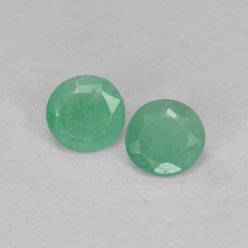 Achetez naturel 0.30ct Vert pistache Émeraude gems, Coupe roude, En provenance Colombie chez GemSelect. En stock, livraison internationale!