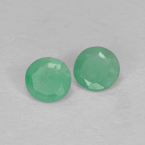 Achetez naturel 0.30ct Vert pistache Émeraude gems, Coupe roude, En provenance Colombie chez GemSelect. En stock, livraison internationale!