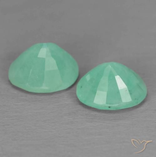 Achetez naturel 0.79ct Vert moyen Émeraude gems, Coupe ovale, En provenance Colombie chez GemSelect. En stock, livraison internationale!