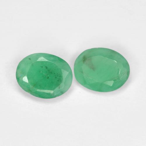 Achetez naturel 0.54ct Vert moyen Émeraude gems, Coupe ovale, En provenance Colombie chez GemSelect. En stock, livraison internationale!