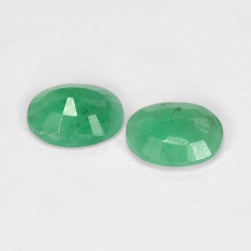 Achetez naturel 0.54ct Vert moyen Émeraude gems, Coupe ovale, En provenance Colombie chez GemSelect. En stock, livraison internationale!