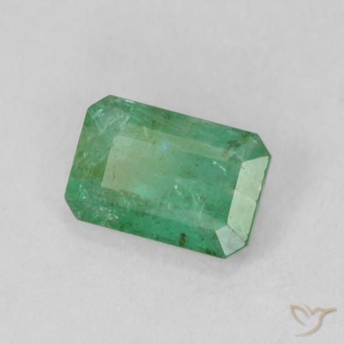Émeraude vert froid léger naturelle taille émeraude, 0,88 ct, SI