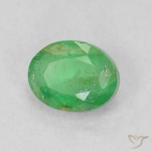 Émeraude Vert jaunâtre naturelle ovale, 0.35 ct, SI