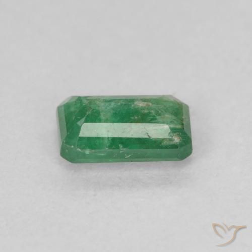 Émeraude Vert moyen naturelle Taille émeraude, 0.48 ct, SI-I1