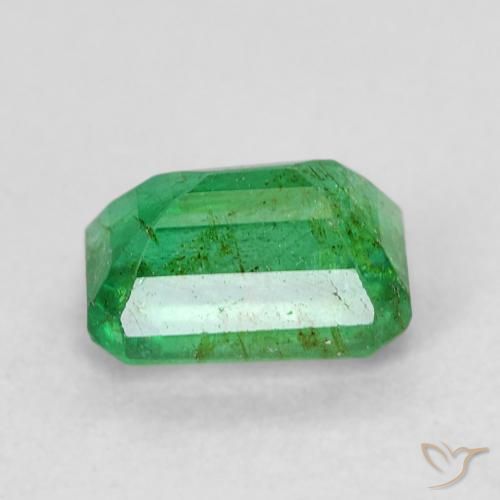 Émeraude Vert trèfle naturelle Taille émeraude, 0.69 ct, SI
