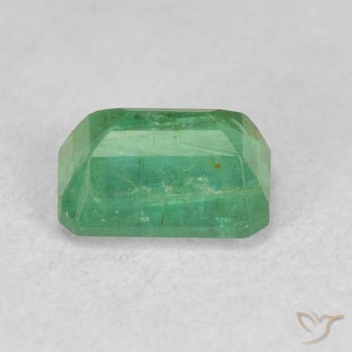 Émeraude Vert jaunâtre naturelle Octogone / coupe Émeraude, 0.63 ct, SI