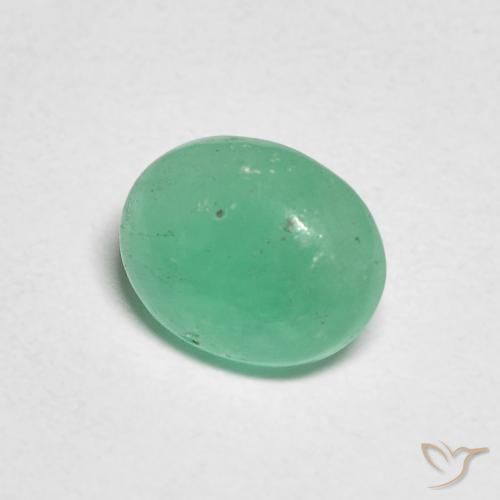 Émeraude Vert fougère naturelle ovale, 0.83 ct, Translucide