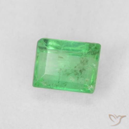 Émeraude Vert jaunâtre pâle naturelle Baquette, 0.16 ct, VS