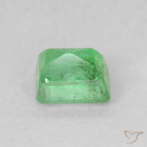 Émeraude Vert jaunâtre pâle naturelle Baquette, 0.16 ct, VS
