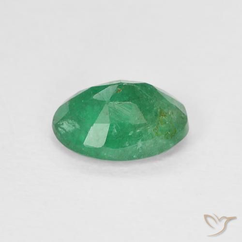 Émeraude Vert clair moyen naturelle ovale, 0.74 ct, VS-SI