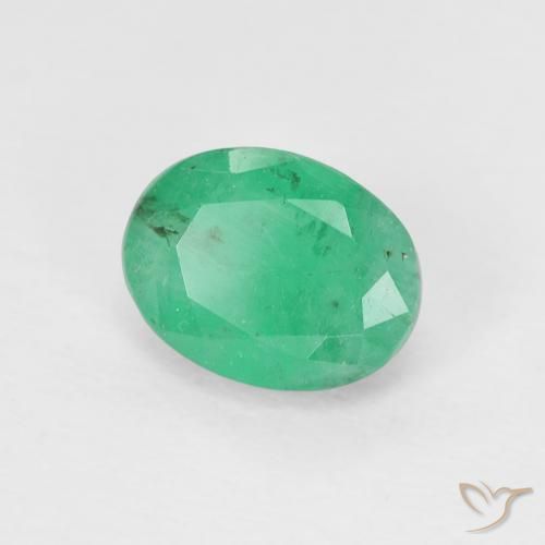 Émeraude Vert jade naturelle ovale, 0.90 ct, VS-SI