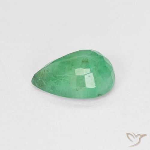 Émeraude Vert frais naturelle En forme de poire, 0.64 ct, VS-SI