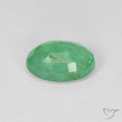 Émeraude Vert moyen naturelle ovale, 0.79 ct, SI