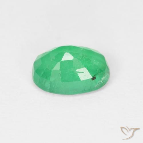 Émeraude Vert jaunâtre naturelle ovale, 0.86 ct, VS-SI