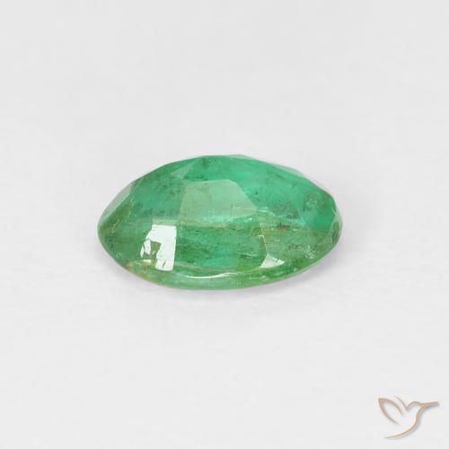 Émeraude Vert jaunâtre naturelle ovale, 0.69 ct, SI