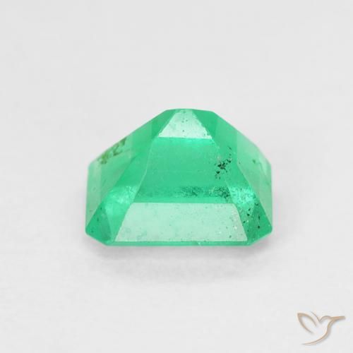 Émeraude Vert clair naturelle Taille émeraude, 0.63 ct, VS-SI