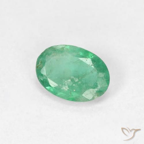 Émeraude Vert moyen naturelle ovale, 0.42 ct, SI
