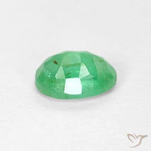 Émeraude Vert jaunâtre naturelle ovale, 0.57 ct, SI
