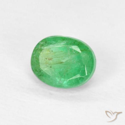 Émeraude Vert moyen naturelle ovale, 0.42 ct, VS-SI