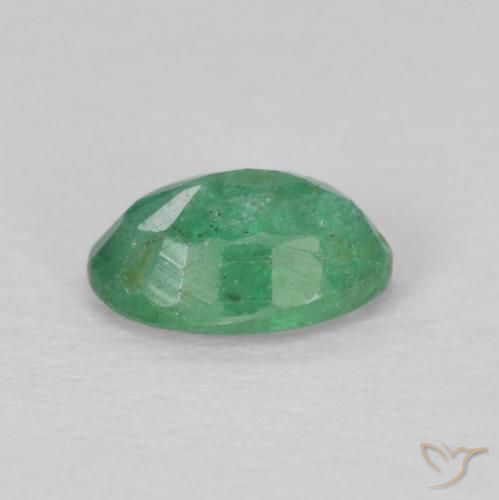 Émeraude Vert clair moyen naturelle ovale, 0.31 ct, VS