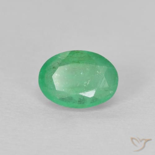 Émeraude Vert moyen naturelle ovale, 0.49 ct, VS-SI